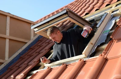 Pose de fenêtres de toit Velux à Coulangeron